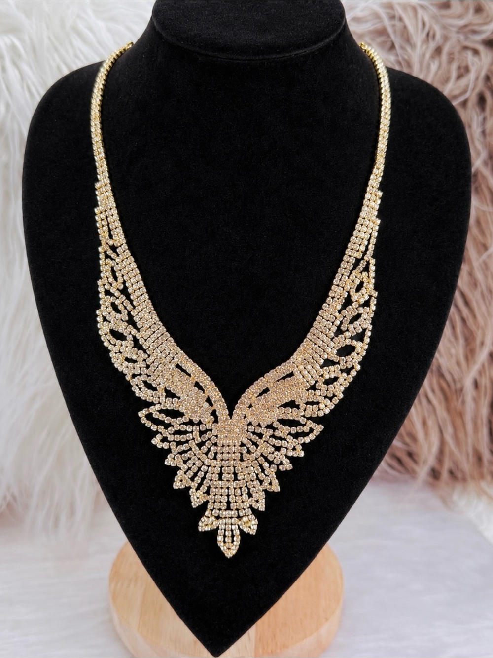 Goldtone bling lightweight statement necklace
